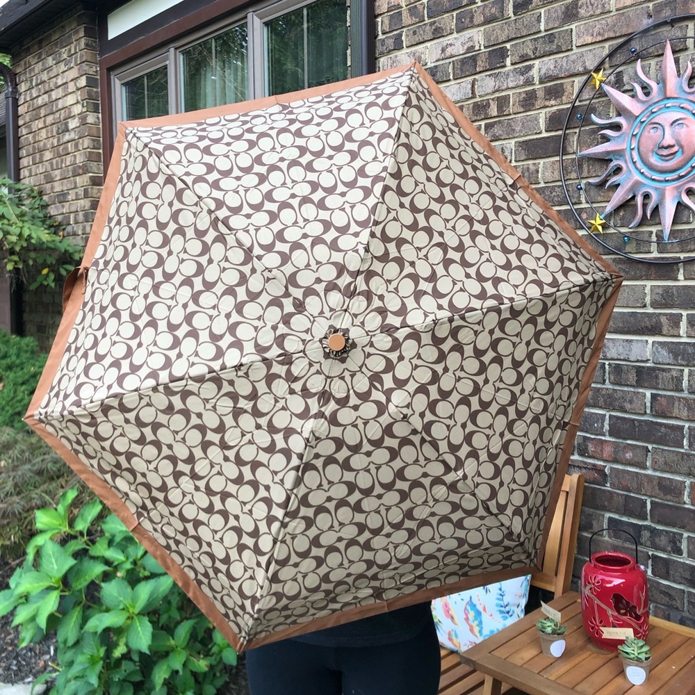 Authentic Coach Umbrella Brand New (no tags)